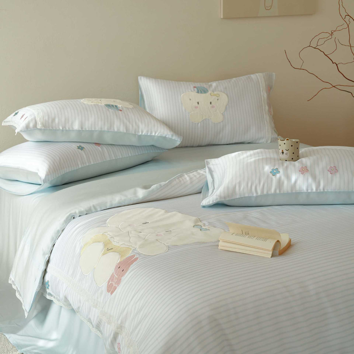 Children's Striped Cotton Sateen Bedding Set with Elephant Appliqué